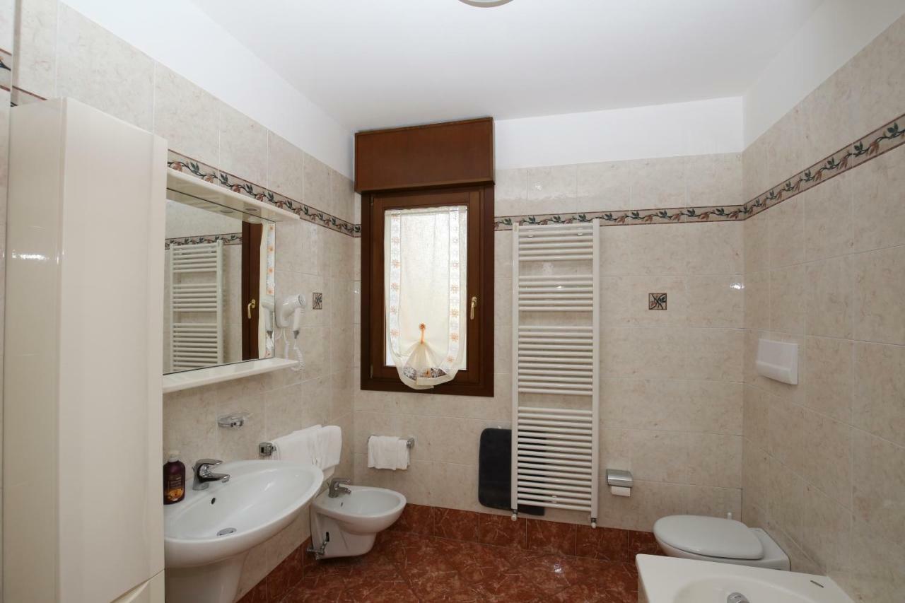 Round Venice مارغيرا المظهر الخارجي الصورة